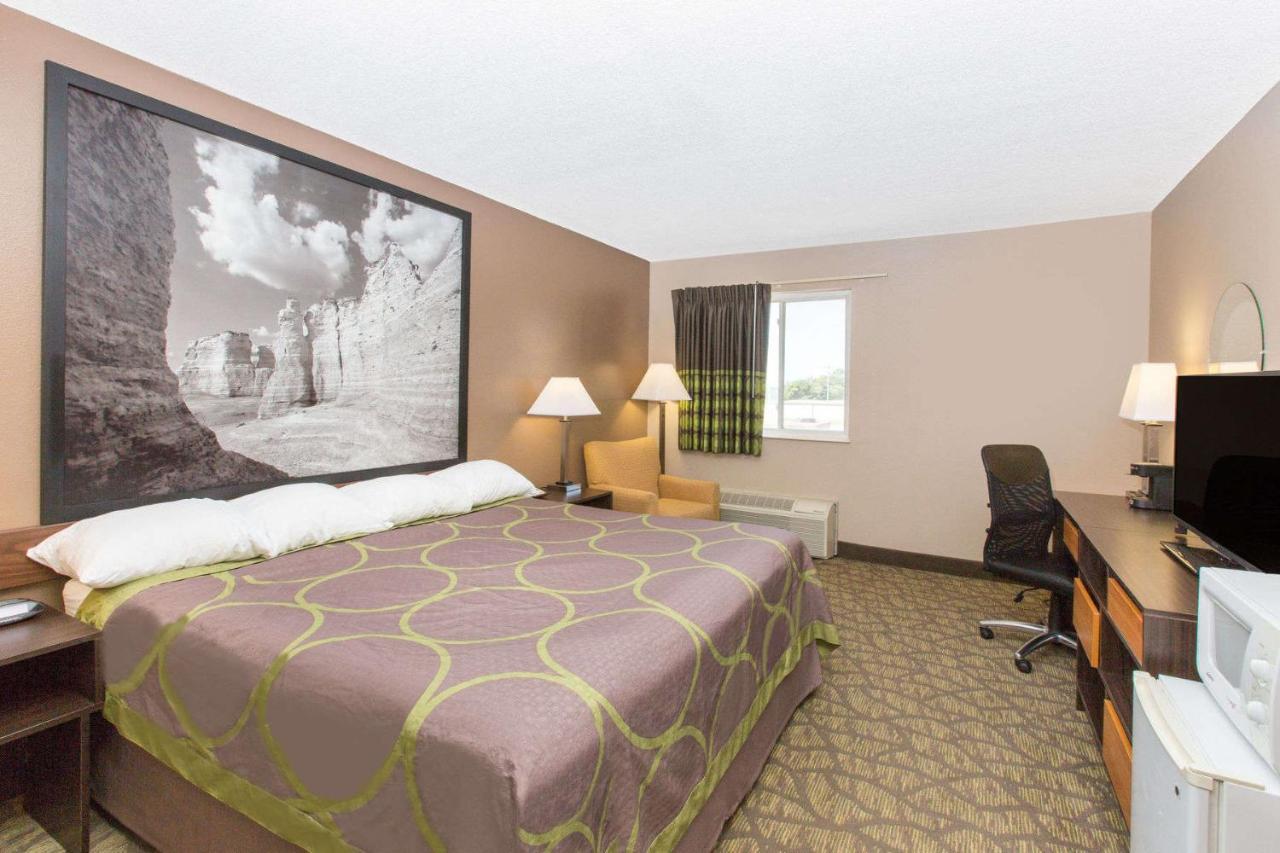 Super 8 By Wyndham Belleville Exterior photo