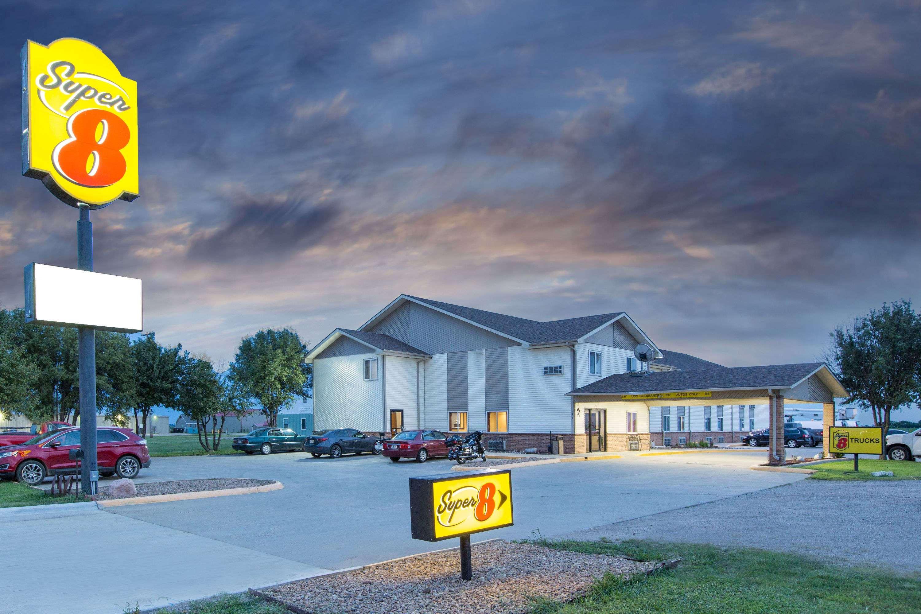 Super 8 By Wyndham Belleville Exterior photo
